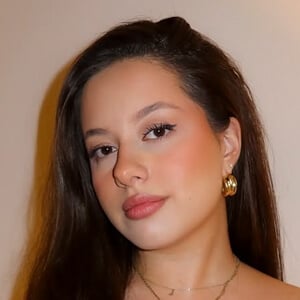 lolannaxo Headshot 4 of 9