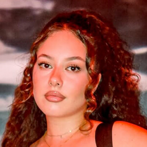 lolannaxo Headshot 6 of 9
