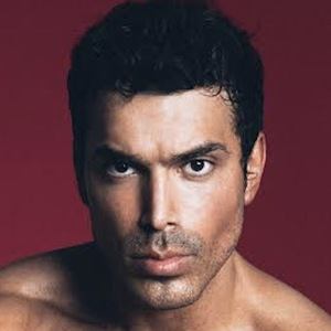 Lony Pizarro Headshot 5 of 7