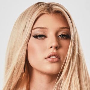 Loren Gray Headshot 11 of 14