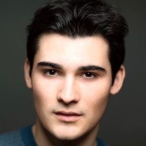 Lorenzo Doryon Headshot 10 of 10
