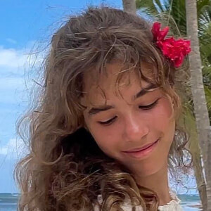 Lorina Fejérvári Headshot 4 of 8