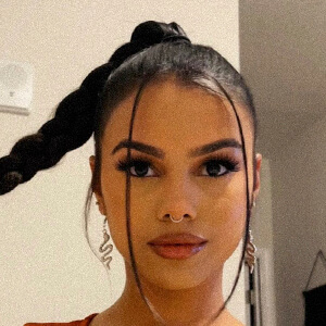 Lorri Headshot 2 of 4