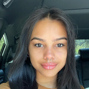 Lorri Headshot 3 of 4