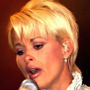 Lorrie Morgan - Bio, Family, Trivia | Famous Birthdays