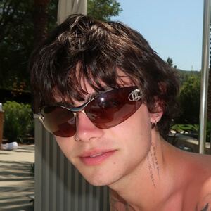 LOVEKEEKS Headshot 4 of 6