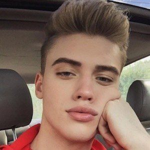 Lucas Dell - Age, Family, Bio | Famous Birthdays