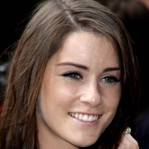 Lucie Jones Headshot 5 of 8