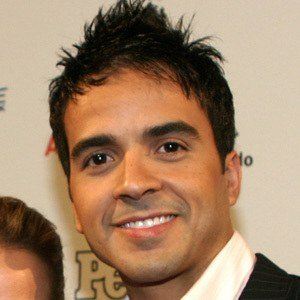 Luis Fonsi at age 26