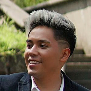 Luis Méndez Headshot 10 of 11