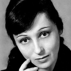 Luise Rainer Headshot 3 of 10