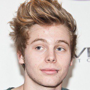 Luke Hemmings Headshot 6 of 9