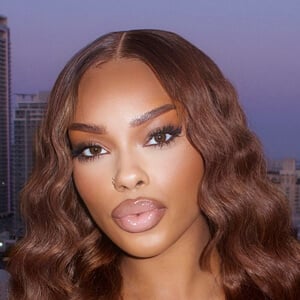 luvlondynnk Headshot 5 of 6