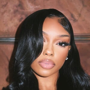 luvlondynnk Headshot 6 of 6