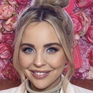 Lydia Bright Headshot 2 of 10