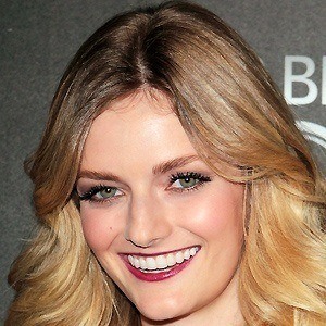 Lydia Hearst Headshot 4 of 10