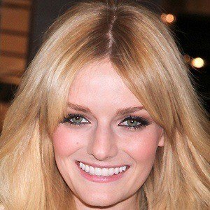 Lydia Hearst Headshot 5 of 10