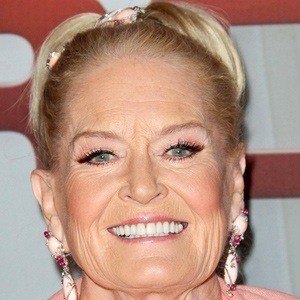 Lynn Anderson - Bio, Family, Trivia | Famous Birthdays