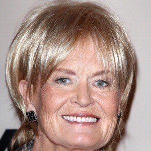 Lynn Anderson - Bio, Family, Trivia | Famous Birthdays