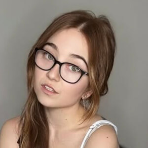 lyssaurora Headshot 9 of 9