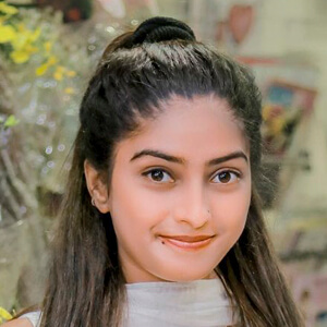 Maahi Queen Headshot 2 of 6