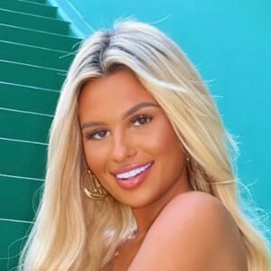 Mackenzie Gross Headshot 2 of 10