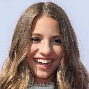 Mackenzie Ziegler Headshot 6 of 9