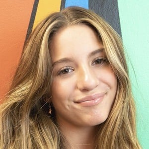 Mackenzie Ziegler Headshot 9 of 9