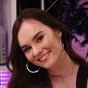 Madeline Carroll Headshot 2 of 10