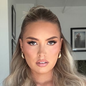 Madison Errichiello Headshot 2 of 3