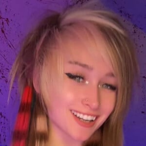 madmolly Headshot 2 of 5