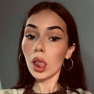 MadzzWorldASMR Headshot 2 of 4