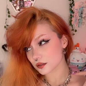 Mae Carson Headshot 4 of 4