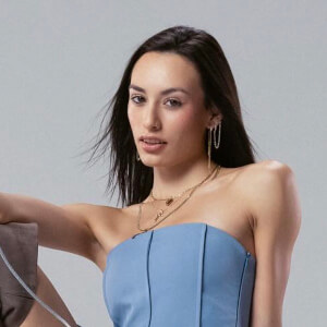 Mafe Anzures Headshot 4 of 11