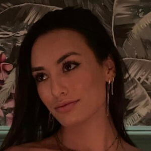 Mafe Anzures Headshot 7 of 11