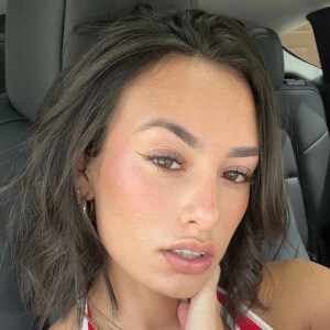 Mafe Anzures Headshot 9 of 11