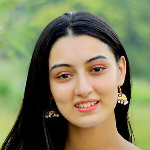 Mahwish Awan Headshot 5 of 6