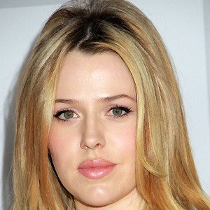 Majandra Delfino - Bio, Family, Trivia | Famous Birthdays