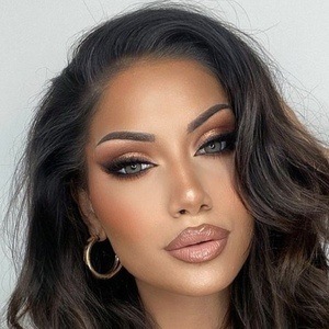 makeupbyalinna - Age, Family, Bio | Famous Birthdays