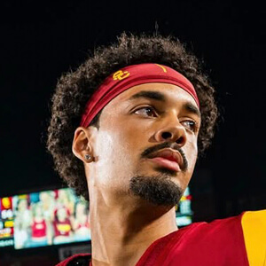 Malachi Nelson Headshot 3 of 5