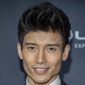 Manny Jacinto Headshot 6 of 6