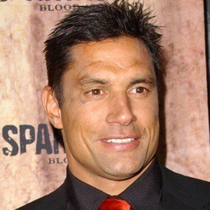 Manu Bennett at age 40