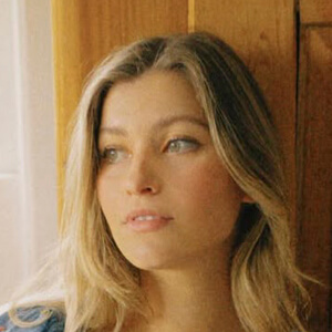 Margo Roth Headshot 4 of 6