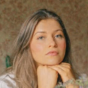Margo Roth Headshot 6 of 6
