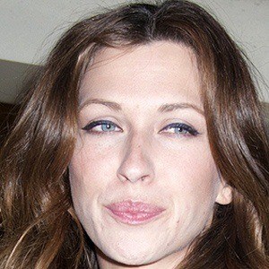 Margo Stilley - Bio, Family, Trivia | Famous Birthdays