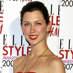 Margo Stilley - Bio, Family, Trivia | Famous Birthdays