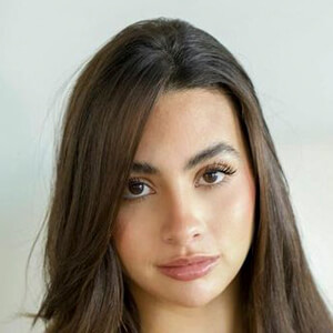 Maria Arzola Headshot 9 of 12