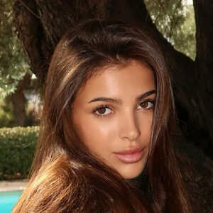 Maria Mazanova Headshot 4 of 8
