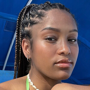 Mariah Ashley Headshot 3 of 6