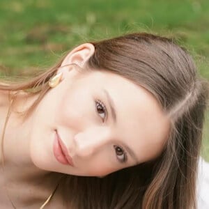 mariane gonzaga Headshot 9 of 9